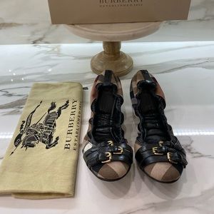 {SOLD} Burberry flats size 39